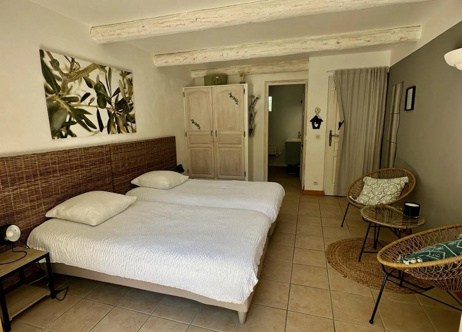 Hotel Pierres-Blanches à Venasque 0*,