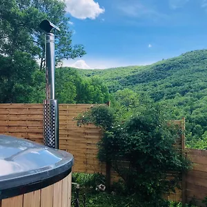 https://gite-aurinko-caravane-avec-bain-nordique.midi-pyreneeshotels.com